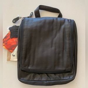 Canyon Outback Black Hanging Genuine Leather Toiletry Bag NWT